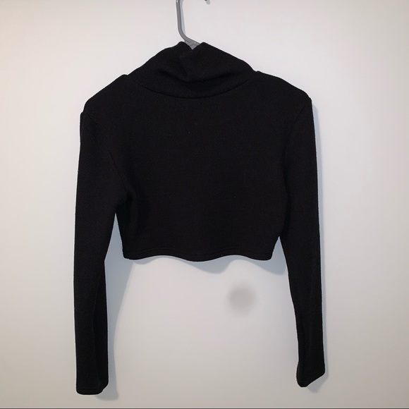 Turtle Neck Slim Crop Tee - Picture 4 of 9